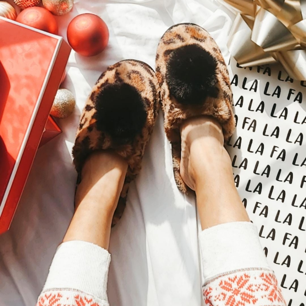 🆕️Holiday Collection//LEOPARD SLIPPERS - Picture 4 of 9